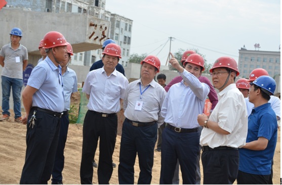 董事长孙波视察指导运城市河东西街延长线冰球突破项目