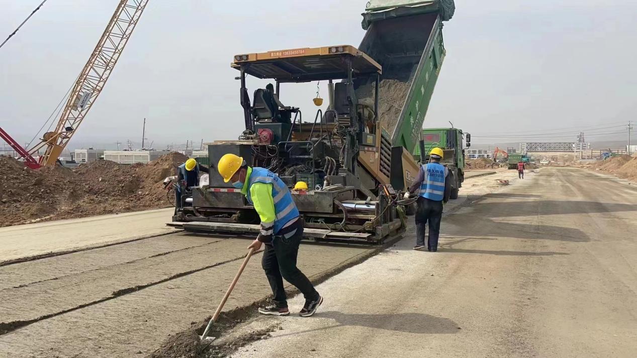 山西建投机械化集团“五一”假期项目冰球突破忙