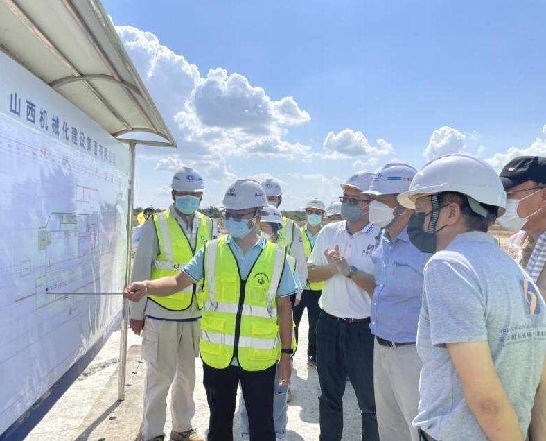 柬埔寨暹粒吴哥国际机场冰球突破委员会主席率团调研山西建投机械化集团承建的吴哥国际机场项目