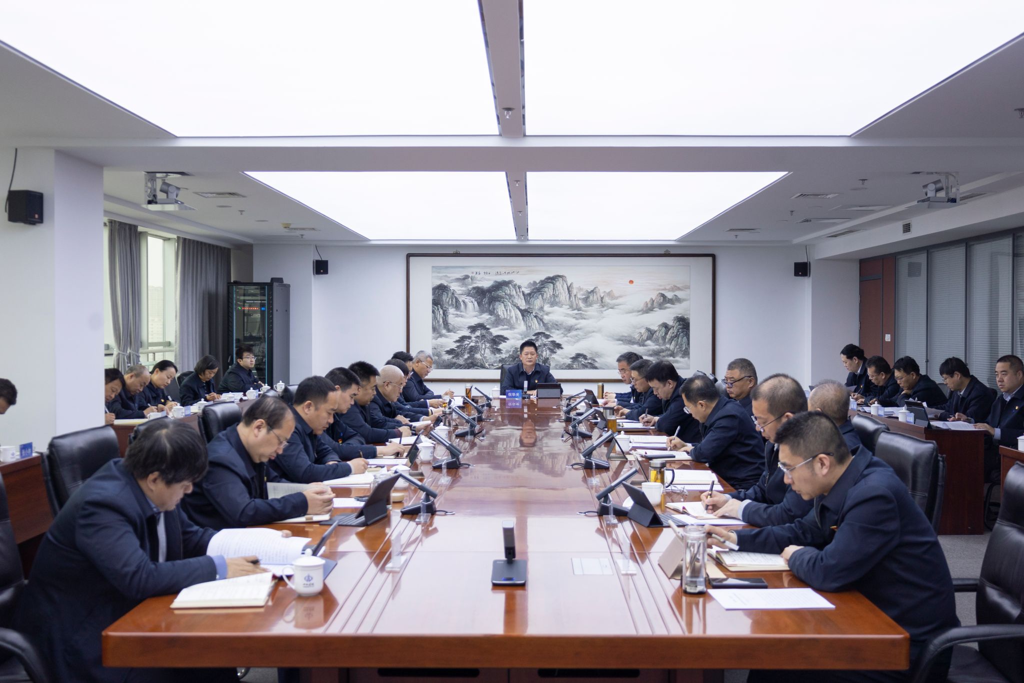 山西建投集团召开党委理论学习中心组（扩大）学习会