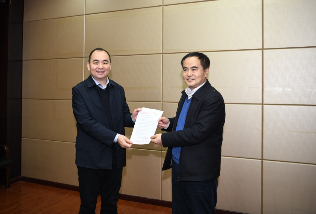 山西建投与山西综改示范区举行“五大中心”项目冰球突破对接会